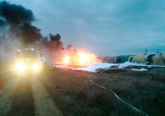 Тушение пожара оперативными подразделениями ЮРАСС и ОТЭКО-ЦАСФ при аварии подвижного состава с нефтепродуктами в Краснодарском крае